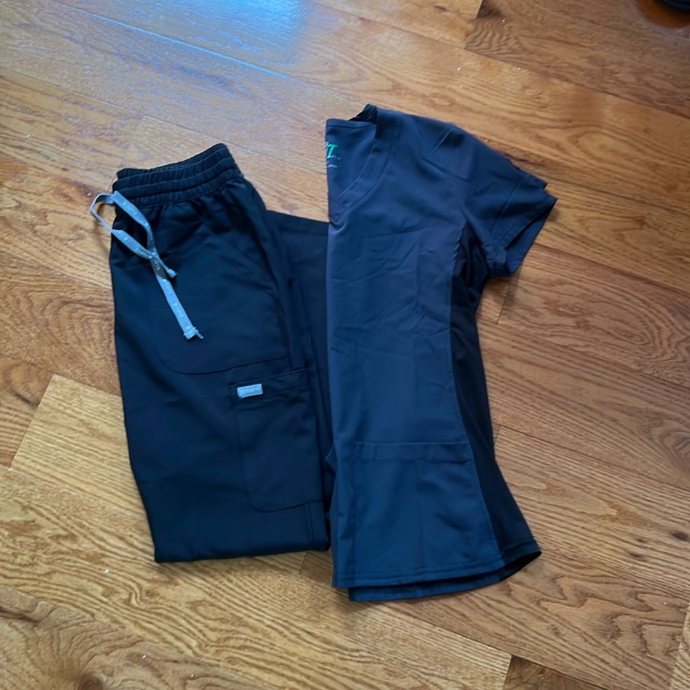 Scrub set
